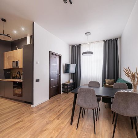 Lienes Iela Gem 1Br Apartment With Fireplace In Historic Unesco Center Riga Exteriér fotografie